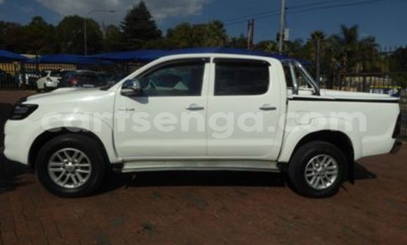 Nunua Ilio tumika Toyota Hilux White Gari ndani ya Ezulwini nchini Hhohho Nunua Ilio tumika Toyota Hilux White Gari ndani ya Ezulwini nchini Hhohho