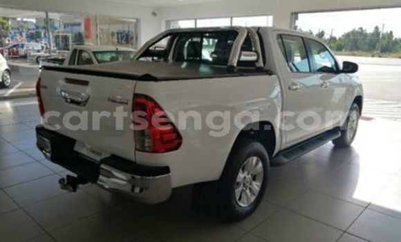 Nunua Ilio tumika Toyota Hilux White Gari ndani ya Ezulwini nchini Hhohho Nunua Ilio tumika Toyota Hilux White Gari ndani ya Ezulwini nchini Hhohho