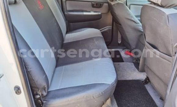 Nunua Ilio tumika Toyota Hilux White Gari ndani ya Ezulwini nchini Hhohho Nunua Ilio tumika Toyota Hilux White Gari ndani ya Ezulwini nchini Hhohho