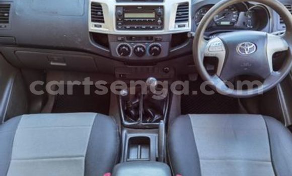 Nunua Ilio tumika Toyota Hilux White Gari ndani ya Ezulwini nchini Hhohho Nunua Ilio tumika Toyota Hilux White Gari ndani ya Ezulwini nchini Hhohho