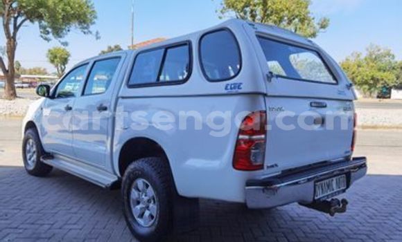Nunua Ilio tumika Toyota Hilux White Gari ndani ya Ezulwini nchini Hhohho Nunua Ilio tumika Toyota Hilux White Gari ndani ya Ezulwini nchini Hhohho