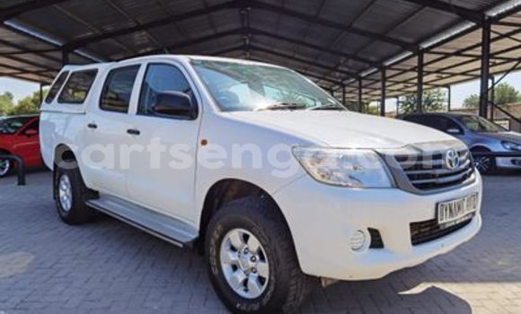 Nunua Ilio tumika Toyota Hilux White Gari ndani ya Ezulwini nchini Hhohho Nunua Ilio tumika Toyota Hilux White Gari ndani ya Ezulwini nchini Hhohho