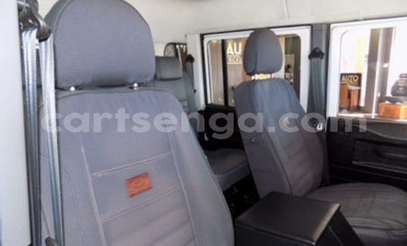 Acheter Occasion Voiture Land Rover Defender Blanc à Ezulwini, Hhohho Acheter Occasion Voiture Land Rover Defender Blanc à Ezulwini, Hhohho