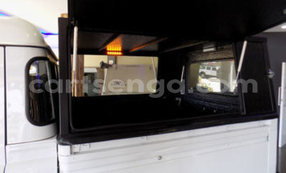 Acheter Occasion Voiture Land Rover Defender Blanc à Ezulwini, Hhohho Acheter Occasion Voiture Land Rover Defender Blanc à Ezulwini, Hhohho