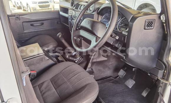 Nunua Ilio tumika Land Rover Defender White Gari ndani ya Big Bend nchini Lubombo Nunua Ilio tumika Land Rover Defender White Gari ndani ya Big Bend nchini Lubombo