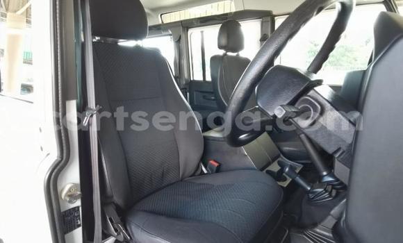 Nunua Ilio tumika Land Rover Defender White Gari ndani ya Big Bend nchini Lubombo Nunua Ilio tumika Land Rover Defender White Gari ndani ya Big Bend nchini Lubombo