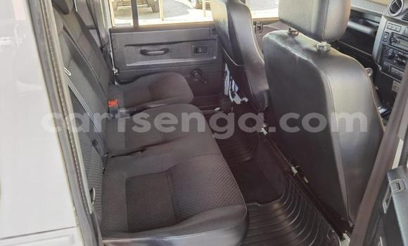 Nunua Ilio tumika Land Rover Defender White Gari ndani ya Big Bend nchini Lubombo Nunua Ilio tumika Land Rover Defender White Gari ndani ya Big Bend nchini Lubombo