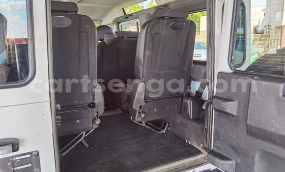 Nunua Ilio tumika Land Rover Defender White Gari ndani ya Big Bend nchini Lubombo Nunua Ilio tumika Land Rover Defender White Gari ndani ya Big Bend nchini Lubombo