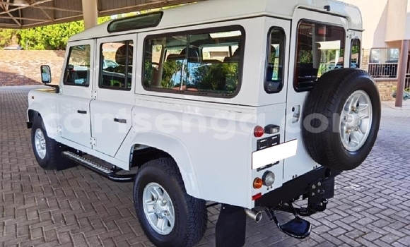 Nunua Ilio tumika Land Rover Defender White Gari ndani ya Big Bend nchini Lubombo Nunua Ilio tumika Land Rover Defender White Gari ndani ya Big Bend nchini Lubombo