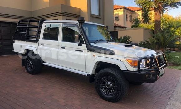 Buy Used Toyota Land Cruiser White Car in Ezulwini in Hhohho Buy Used Toyota Land Cruiser White Car in Ezulwini in Hhohho