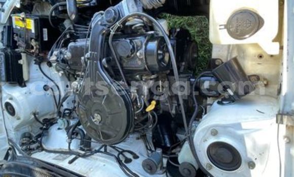 Nunua Ilio tumika Toyota Tacoma White Gari ndani ya Ezulwini nchini Hhohho Nunua Ilio tumika Toyota Tacoma White Gari ndani ya Ezulwini nchini Hhohho