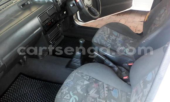 Acheter Occasion Voiture Mazda 323 Blanc à Ezulwini, Hhohho Acheter Occasion Voiture Mazda 323 Blanc à Ezulwini, Hhohho