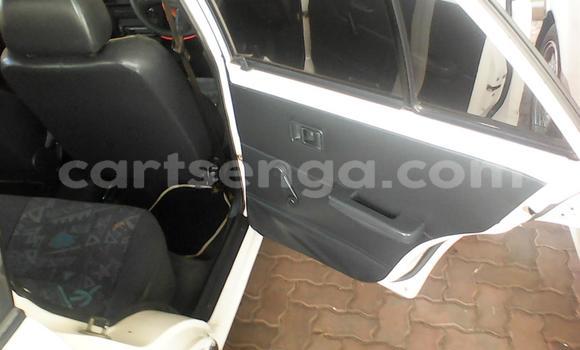 Acheter Occasion Voiture Mazda 323 Blanc à Ezulwini, Hhohho Acheter Occasion Voiture Mazda 323 Blanc à Ezulwini, Hhohho