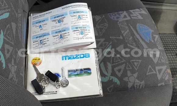 Acheter Occasion Voiture Mazda 323 Blanc à Ezulwini, Hhohho Acheter Occasion Voiture Mazda 323 Blanc à Ezulwini, Hhohho