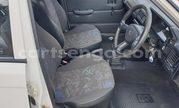 Nunua Ilio tumika Mazda 323 White Gari ndani ya Ezulwini nchini Hhohho Nunua Ilio tumika Mazda 323 White Gari ndani ya Ezulwini nchini Hhohho