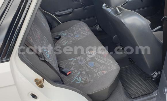 Nunua Ilio tumika Mazda 323 White Gari ndani ya Ezulwini nchini Hhohho Nunua Ilio tumika Mazda 323 White Gari ndani ya Ezulwini nchini Hhohho