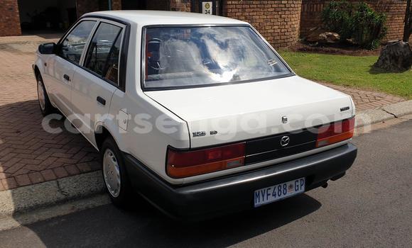 Nunua Ilio tumika Mazda 323 White Gari ndani ya Ezulwini nchini Hhohho Nunua Ilio tumika Mazda 323 White Gari ndani ya Ezulwini nchini Hhohho