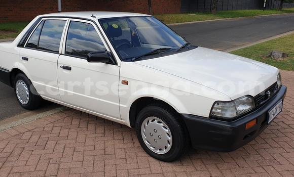 Nunua Ilio tumika Mazda 323 White Gari ndani ya Ezulwini nchini Hhohho Nunua Ilio tumika Mazda 323 White Gari ndani ya Ezulwini nchini Hhohho