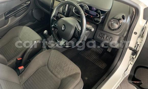 Nunua Ilio tumika Renault Clio White Gari ndani ya Ezulwini nchini Hhohho Nunua Ilio tumika Renault Clio White Gari ndani ya Ezulwini nchini Hhohho