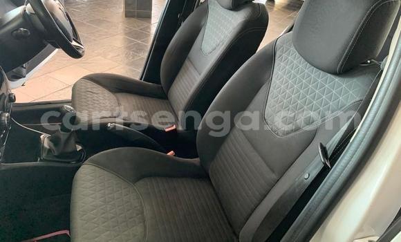 Nunua Ilio tumika Renault Clio White Gari ndani ya Ezulwini nchini Hhohho Nunua Ilio tumika Renault Clio White Gari ndani ya Ezulwini nchini Hhohho