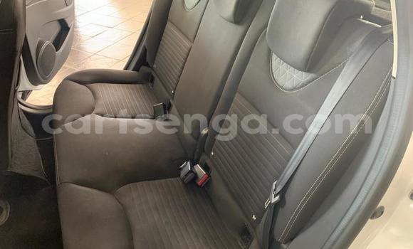 Nunua Ilio tumika Renault Clio White Gari ndani ya Ezulwini nchini Hhohho Nunua Ilio tumika Renault Clio White Gari ndani ya Ezulwini nchini Hhohho