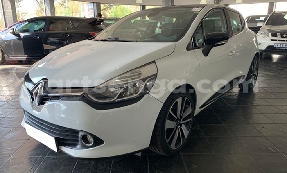 Nunua Ilio tumika Renault Clio White Gari ndani ya Ezulwini nchini Hhohho Nunua Ilio tumika Renault Clio White Gari ndani ya Ezulwini nchini Hhohho