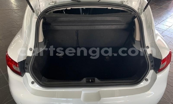 Nunua Ilio tumika Renault Clio White Gari ndani ya Ezulwini nchini Hhohho Nunua Ilio tumika Renault Clio White Gari ndani ya Ezulwini nchini Hhohho