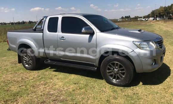 Nunua Ilio tumika Toyota Hilux Silver Gari ndani ya Malkerns nchini Manzini