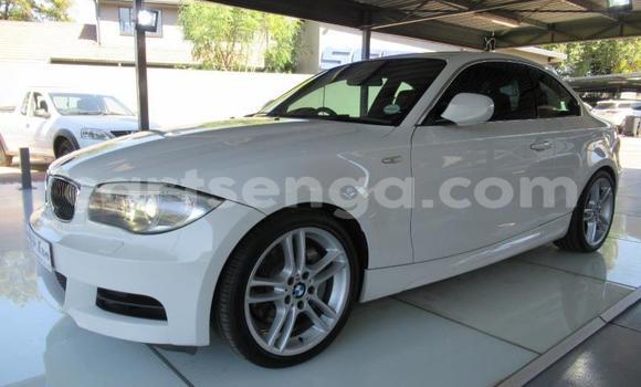 Nunua Ilio tumika BMW 1–Series White Gari ndani ya Ezulwini nchini Hhohho Nunua Ilio tumika BMW 1–Series White Gari ndani ya Ezulwini nchini Hhohho