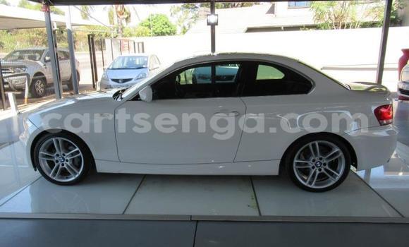 Nunua Ilio tumika BMW 1–Series White Gari ndani ya Ezulwini nchini Hhohho Nunua Ilio tumika BMW 1–Series White Gari ndani ya Ezulwini nchini Hhohho