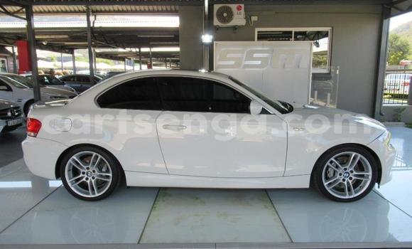 Nunua Ilio tumika BMW 1–Series White Gari ndani ya Ezulwini nchini Hhohho Nunua Ilio tumika BMW 1–Series White Gari ndani ya Ezulwini nchini Hhohho