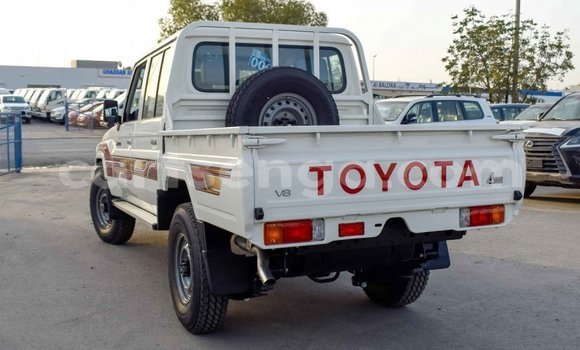 Nunua Imported Toyota Land Cruiser White Gari ndani ya Import - Dubai nchini Hhohho Nunua Imported Toyota Land Cruiser White Gari ndani ya Import - Dubai nchini Hhohho