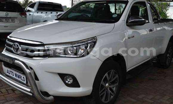 Buy Used Toyota Hilux White Car in Mbabane in Manzini Buy Used Toyota Hilux White Car in Mbabane in Manzini