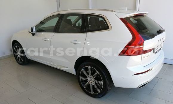 Nunua Ilio tumika Volvo XC60 White Gari ndani ya Big Bend nchini Lubombo Nunua Ilio tumika Volvo XC60 White Gari ndani ya Big Bend nchini Lubombo