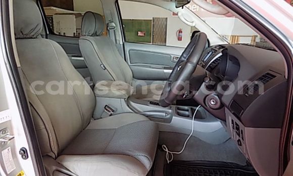 Buy Used Toyota Hilux Silver Car in Import - Dubai in Hhohho Buy Used Toyota Hilux Silver Car in Import - Dubai in Hhohho