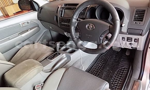 Buy Used Toyota Hilux Silver Car in Import - Dubai in Hhohho Buy Used Toyota Hilux Silver Car in Import - Dubai in Hhohho