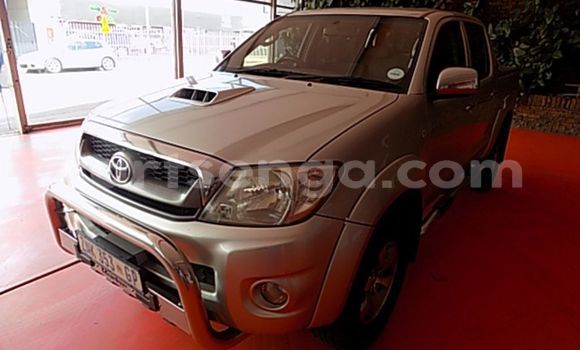 Buy Used Toyota Hilux Silver Car in Import - Dubai in Hhohho Buy Used Toyota Hilux Silver Car in Import - Dubai in Hhohho