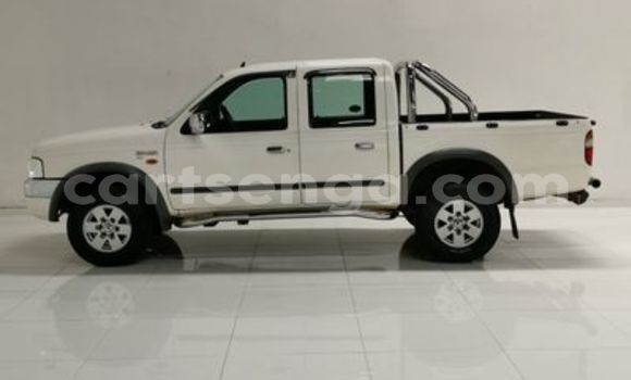 Acheter Occasion Voiture FORD MUSTANG Blanc à Big Bend, Lubombo District Acheter Occasion Voiture FORD MUSTANG Blanc à Big Bend, Lubombo District