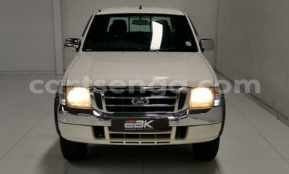 Acheter Occasion Voiture FORD MUSTANG Blanc à Big Bend, Lubombo District Acheter Occasion Voiture FORD MUSTANG Blanc à Big Bend, Lubombo District