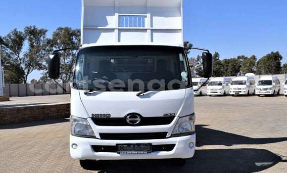 Nunua Ilio tumika Hino 300 Series White Lori ndani ya Big Bend nchini Wilaya ya Lubombo Nunua Ilio tumika Hino 300 Series White Lori ndani ya Big Bend nchini Wilaya ya Lubombo