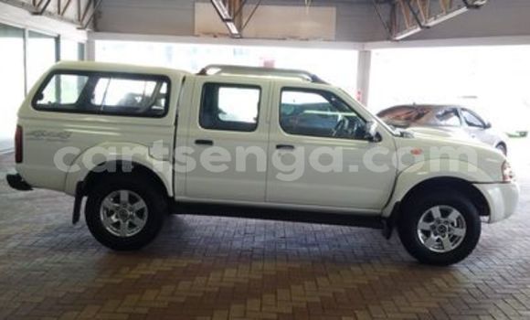 Nunua Ilio tumika Nissan Hardbody White Gari ndani ya Manzini nchini Manzini