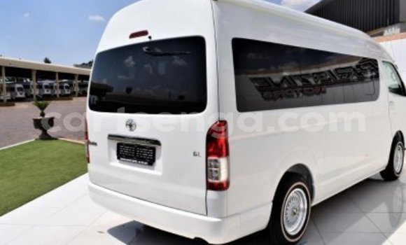Buy Used Toyota Hiace White Car in Mbabane in Manzini Buy Used Toyota Hiace White Car in Mbabane in Manzini