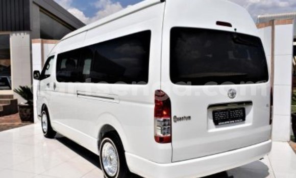 Buy Used Toyota Hiace White Car in Mbabane in Manzini Buy Used Toyota Hiace White Car in Mbabane in Manzini