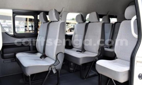 Buy Used Toyota Hiace White Car in Mbabane in Manzini Buy Used Toyota Hiace White Car in Mbabane in Manzini