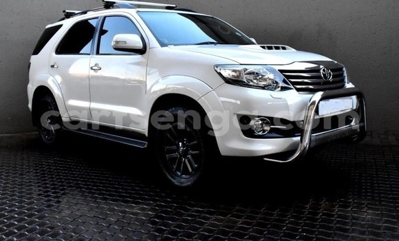 Nunua Ilio tumika Toyota Fortuner Silver Gari ndani ya Mbabane nchini Manzini Nunua Ilio tumika Toyota Fortuner Silver Gari ndani ya Mbabane nchini Manzini