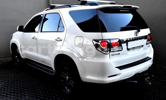 Nunua Ilio tumika Toyota Fortuner Silver Gari ndani ya Mbabane nchini Manzini Nunua Ilio tumika Toyota Fortuner Silver Gari ndani ya Mbabane nchini Manzini