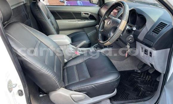 Nunua Ilio tumika Toyota Hilux White Gari ndani ya Big Bend nchini Lubombo Nunua Ilio tumika Toyota Hilux White Gari ndani ya Big Bend nchini Lubombo