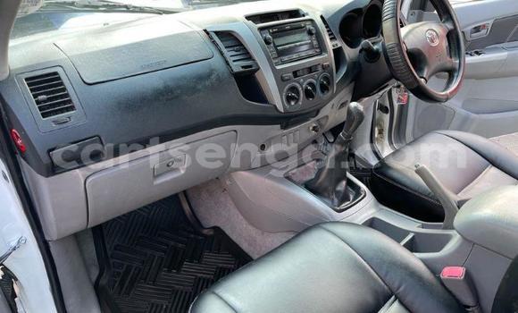 Nunua Ilio tumika Toyota Hilux White Gari ndani ya Big Bend nchini Lubombo Nunua Ilio tumika Toyota Hilux White Gari ndani ya Big Bend nchini Lubombo