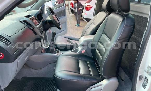 Nunua Ilio tumika Toyota Hilux White Gari ndani ya Big Bend nchini Lubombo Nunua Ilio tumika Toyota Hilux White Gari ndani ya Big Bend nchini Lubombo