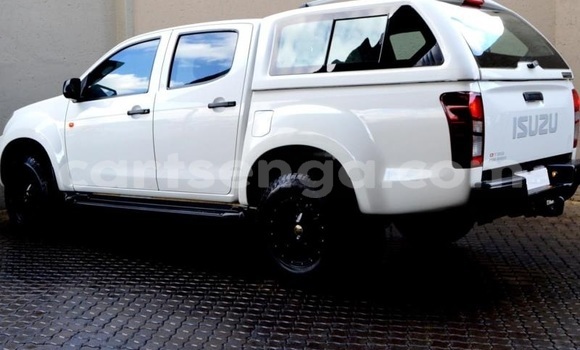 Nunua Ilio tumika Isuzu KB White Gari ndani ya Mbabane nchini Manzini Nunua Ilio tumika Isuzu KB White Gari ndani ya Mbabane nchini Manzini